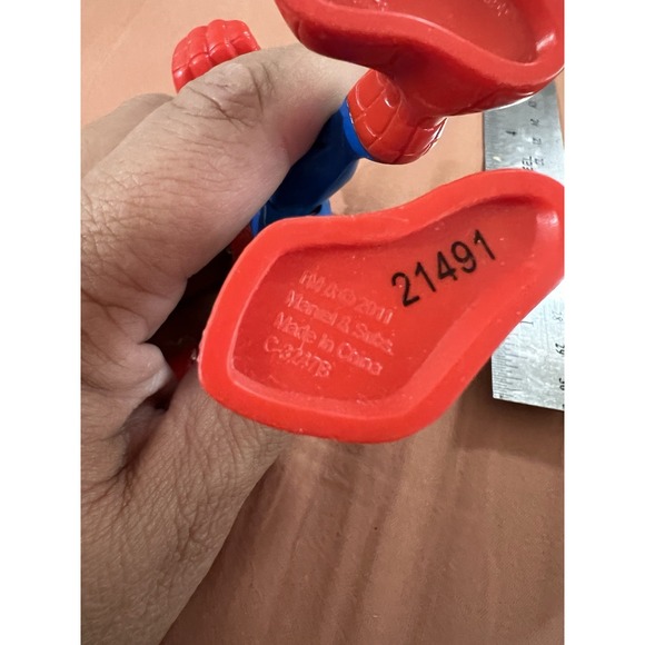 Hasbro 2011 Spiderman Action Figure C-32476 Red Blue Chunky Feet - Picture 4 of 4